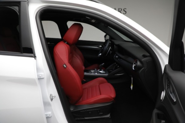 New 2024 Alfa Romeo Stelvio Veloce for sale Sold at Bentley Greenwich in Greenwich CT 06830 27