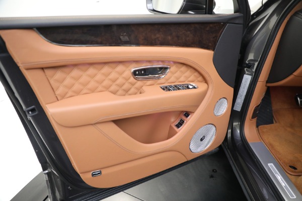 New 2023 Bentley Bentayga Azure Hybrid for sale $224,900 at Bentley Greenwich in Greenwich CT 06830 20