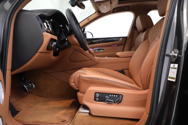 New 2023 Bentley Bentayga Azure Hybrid for sale $224,900 at Bentley Greenwich in Greenwich CT 06830 22