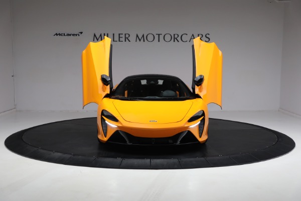 Used 2024 McLaren Artura Performance for sale Call for price at Bentley Greenwich in Greenwich CT 06830 15
