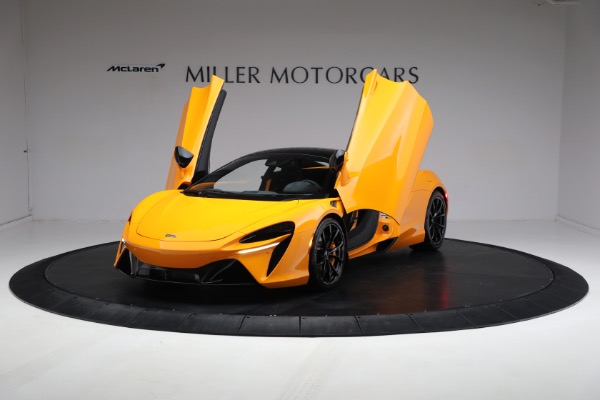 Used 2024 McLaren Artura Performance for sale Call for price at Bentley Greenwich in Greenwich CT 06830 16