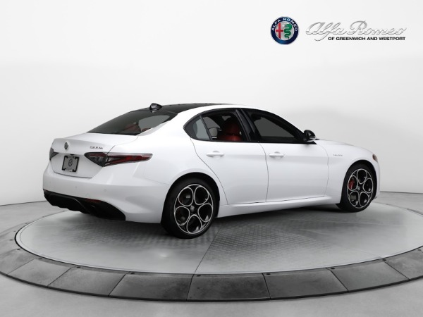 New 2024 Alfa Romeo Giulia Veloce for sale $55,985 at Bentley Greenwich in Greenwich CT 06830 14