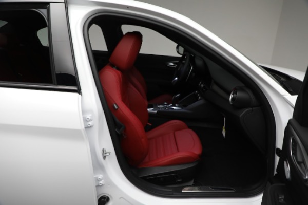 New 2024 Alfa Romeo Giulia Veloce for sale Sold at Bentley Greenwich in Greenwich CT 06830 26