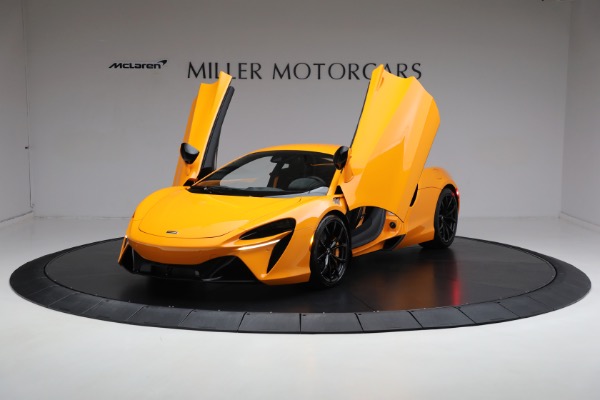 New 2024 McLaren Artura for sale $276,833 at Bentley Greenwich in Greenwich CT 06830 14