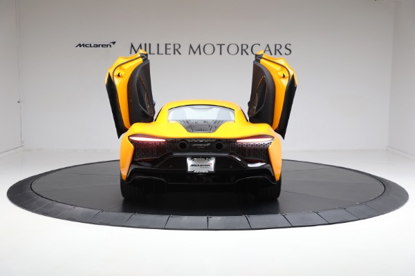 New 2024 McLaren Artura for sale $276,833 at Bentley Greenwich in Greenwich CT 06830 16
