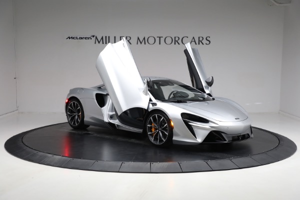 New 2024 McLaren Artura TechLux for sale Sold at Bentley Greenwich in Greenwich CT 06830 16