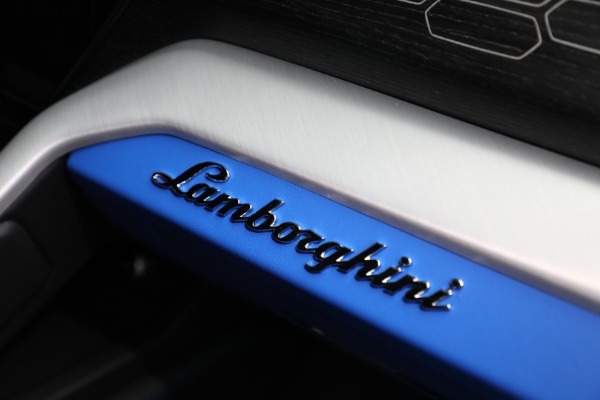 Used 2024 Lamborghini Urus S for sale $305,900 at Bentley Greenwich in Greenwich CT 06830 27