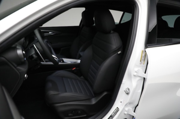 New 2024 Alfa Romeo Tonale Veloce for sale Sold at Bentley Greenwich in Greenwich CT 06830 28