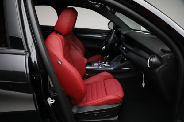 New 2024 Alfa Romeo Stelvio Ti for sale Sold at Bentley Greenwich in Greenwich CT 06830 26