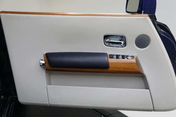 Used 2010 Rolls-Royce Phantom Drophead Coupe for sale Sold at Bentley Greenwich in Greenwich CT 06830 28