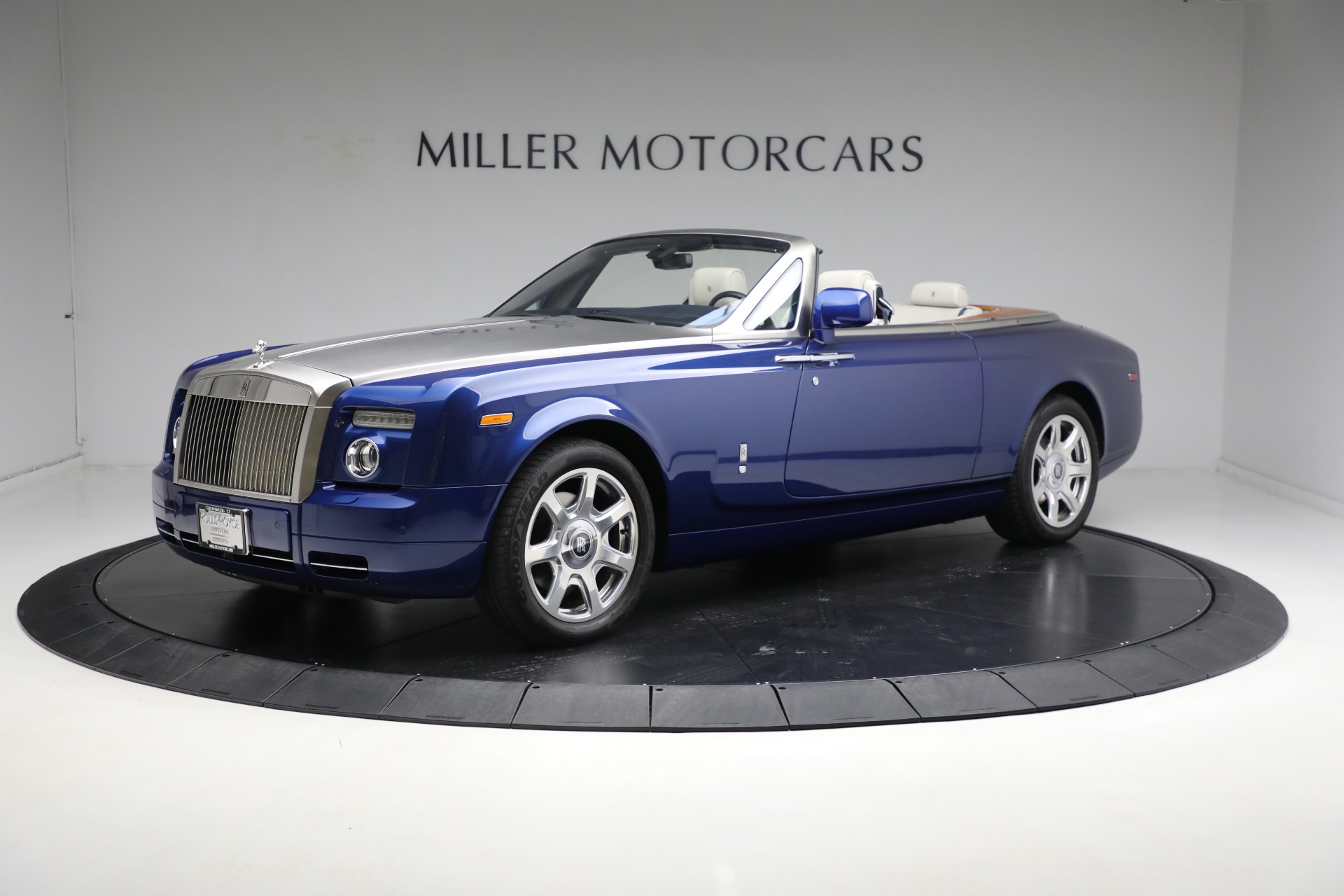 Used 2010 Rolls-Royce Phantom Drophead Coupe for sale Sold at Bentley Greenwich in Greenwich CT 06830 1