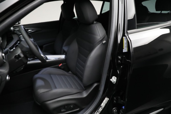 New 2024 Alfa Romeo Tonale Ti for sale Sold at Bentley Greenwich in Greenwich CT 06830 28