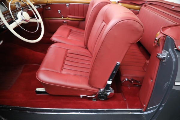 Used 1959 Mercedes Benz 220 S Ponton Cabriolet for sale $229,900 at Bentley Greenwich in Greenwich CT 06830 13