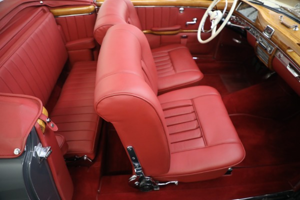 Used 1959 Mercedes Benz 220 S Ponton Cabriolet for sale $229,900 at Bentley Greenwich in Greenwich CT 06830 21