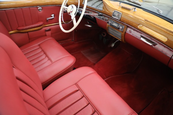Used 1959 Mercedes Benz 220 S Ponton Cabriolet for sale $229,900 at Bentley Greenwich in Greenwich CT 06830 23