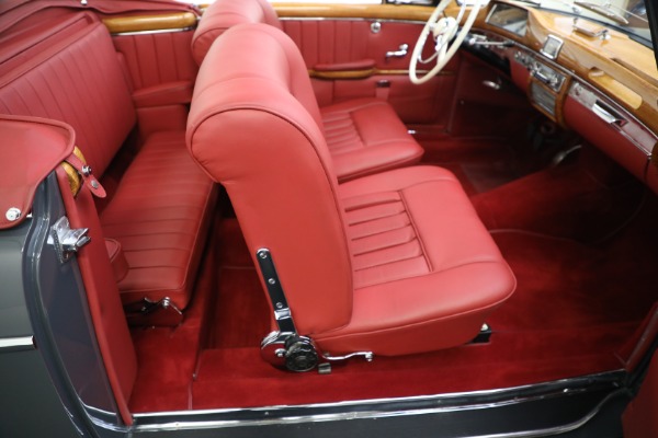 Used 1959 Mercedes Benz 220 S Ponton Cabriolet for sale $229,900 at Bentley Greenwich in Greenwich CT 06830 24