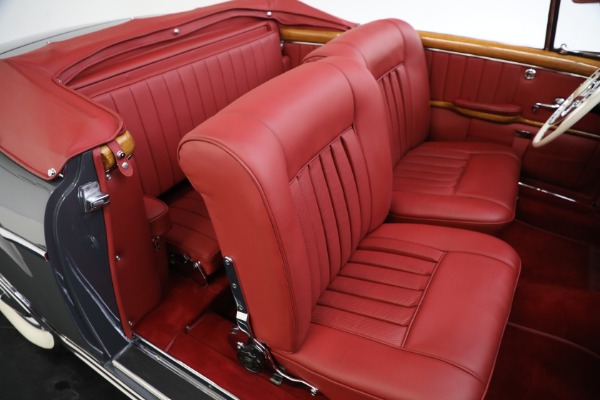 Used 1959 Mercedes Benz 220 S Ponton Cabriolet for sale $229,900 at Bentley Greenwich in Greenwich CT 06830 25