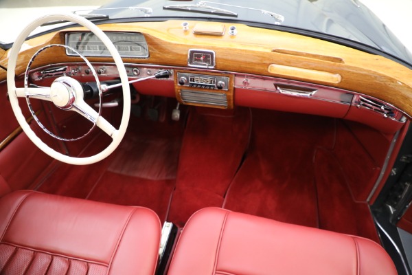 Used 1959 Mercedes Benz 220 S Ponton Cabriolet for sale $229,900 at Bentley Greenwich in Greenwich CT 06830 27