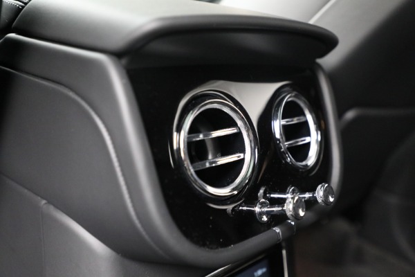 New 2024 Bentley Bentayga Hybrid for sale Sold at Bentley Greenwich in Greenwich CT 06830 26