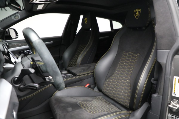 Used 2021 Lamborghini Urus for sale $212,900 at Bentley Greenwich in Greenwich CT 06830 24