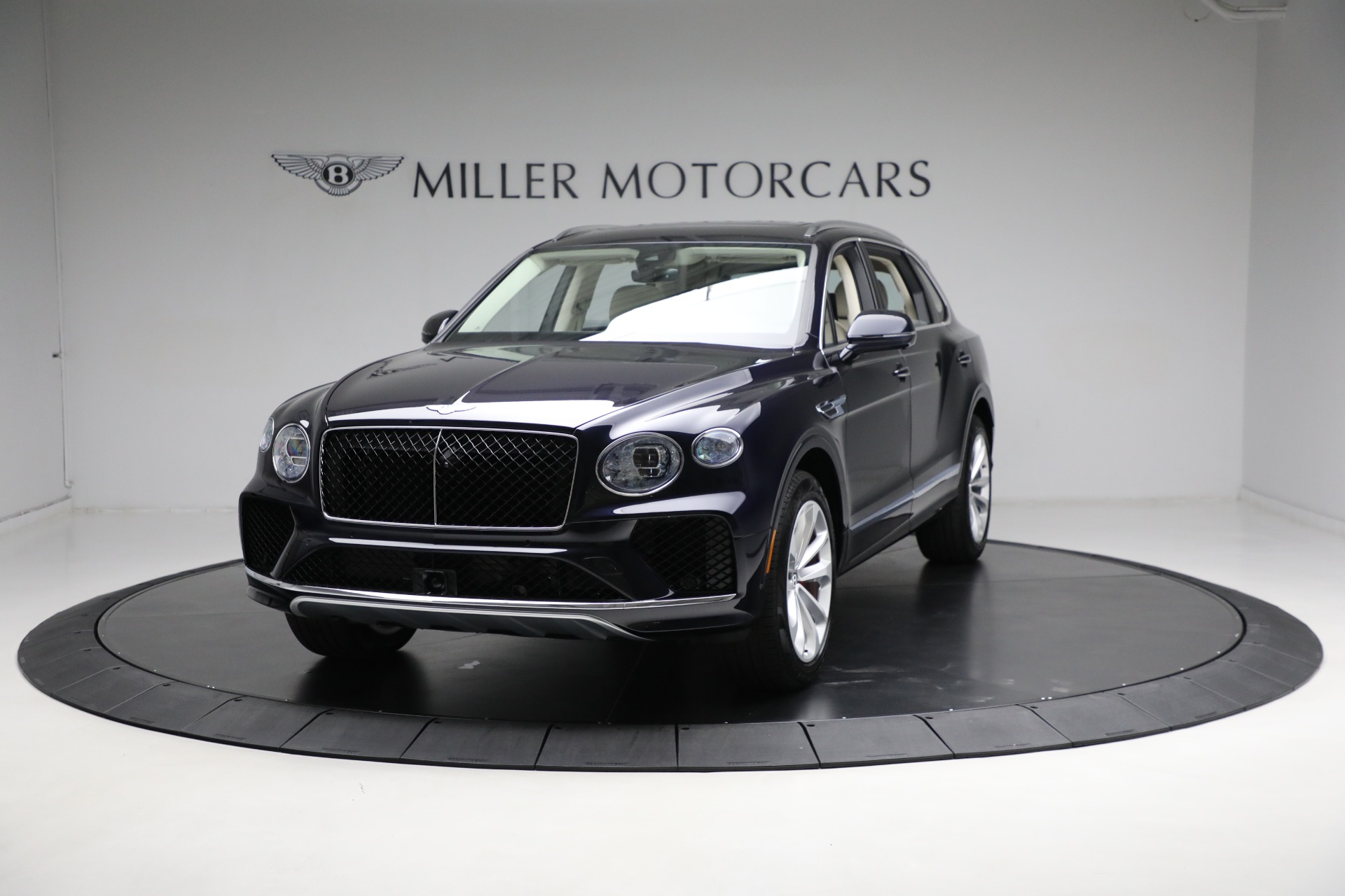 New 2024 Bentley Bentayga EWB V8 for sale $269,040 at Bentley Greenwich in Greenwich CT 06830 1