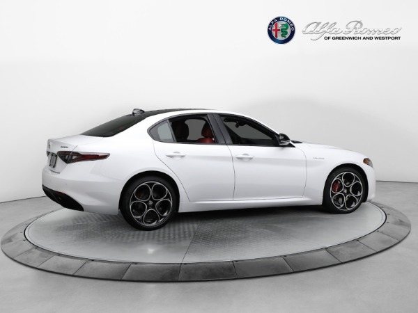New 2024 Alfa Romeo Giulia Veloce for sale $56,710 at Bentley Greenwich in Greenwich CT 06830 17