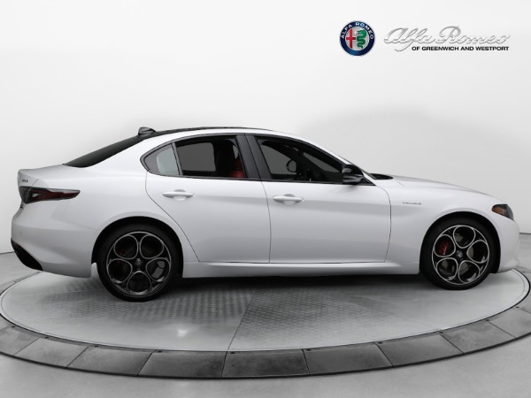 New 2024 Alfa Romeo Giulia Veloce for sale $56,710 at Bentley Greenwich in Greenwich CT 06830 18