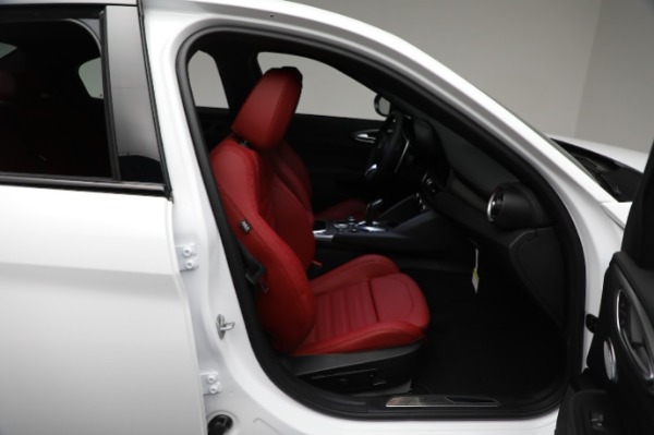 New 2024 Alfa Romeo Giulia Veloce for sale Sold at Bentley Greenwich in Greenwich CT 06830 28