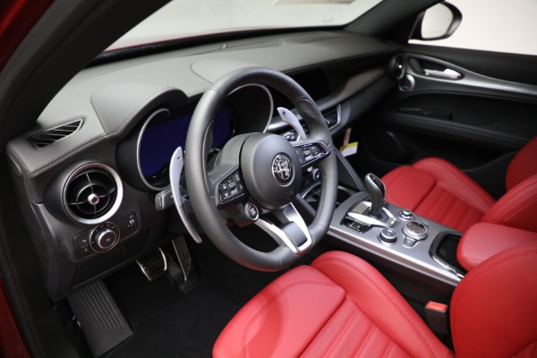 New 2024 Alfa Romeo Stelvio Veloce for sale Sold at Bentley Greenwich in Greenwich CT 06830 28