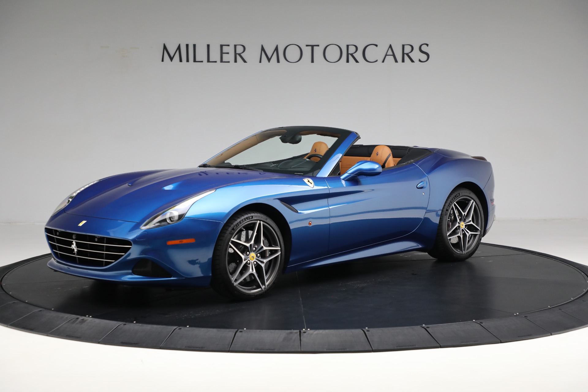 Used 2016 Ferrari California T for sale $169,900 at Bentley Greenwich in Greenwich CT 06830 1