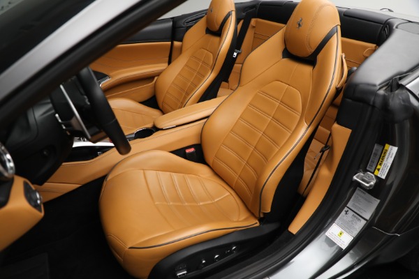 Used 2015 Ferrari California T for sale Sold at Bentley Greenwich in Greenwich CT 06830 21