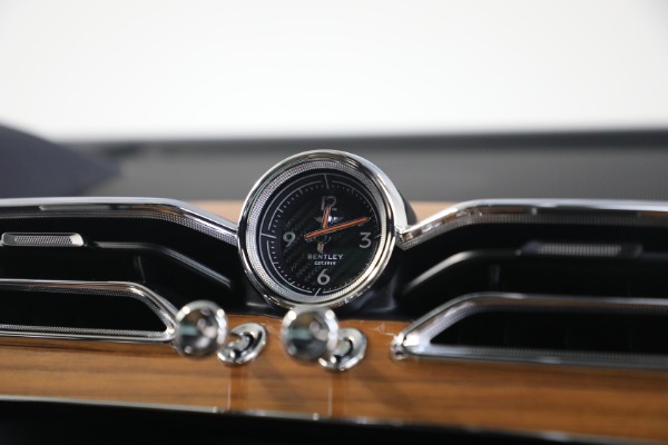 Used 2024 Bentley Bentayga EWB V8 for sale Sold at Bentley Greenwich in Greenwich CT 06830 21