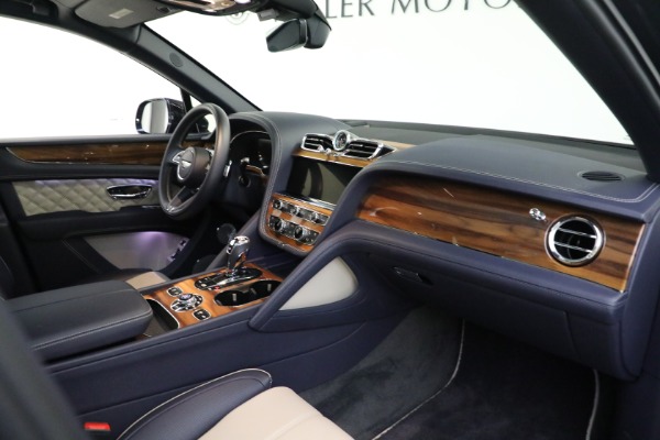 Used 2021 Bentley Bentayga V8 for sale Sold at Bentley Greenwich in Greenwich CT 06830 18