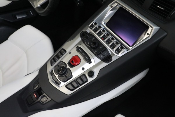 Used 2013 Lamborghini Aventador LP 700-4 for sale Sold at Bentley Greenwich in Greenwich CT 06830 23