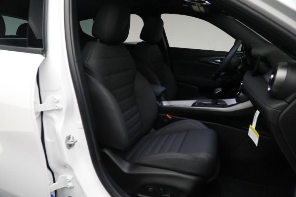 New 2024 Alfa Romeo Tonale Ti for sale Sold at Bentley Greenwich in Greenwich CT 06830 27