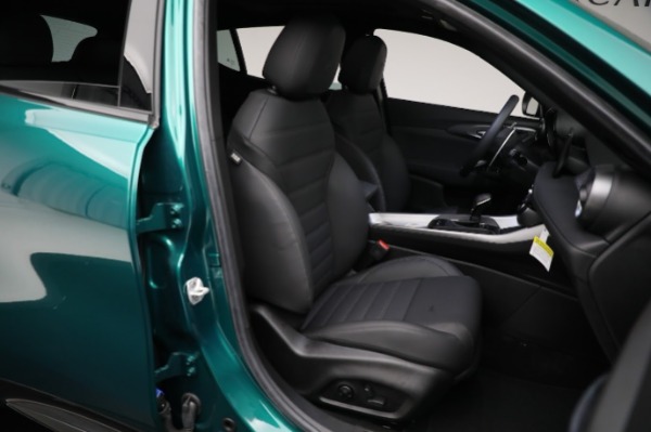 New 2024 Alfa Romeo Tonale Veloce for sale Sold at Bentley Greenwich in Greenwich CT 06830 24