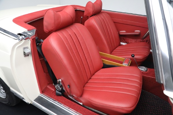 Used 1970 Mercedes-Benz 280 SL for sale Sold at Bentley Greenwich in Greenwich CT 06830 25