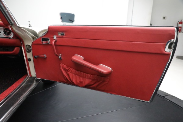 Used 1970 Mercedes-Benz 280 SL for sale Sold at Bentley Greenwich in Greenwich CT 06830 26