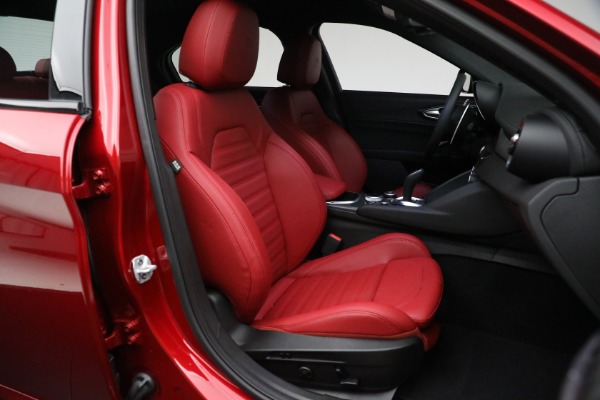 Used 2024 Alfa Romeo Giulia Quadrifoglio Carbon for sale $78,900 at Bentley Greenwich in Greenwich CT 06830 28