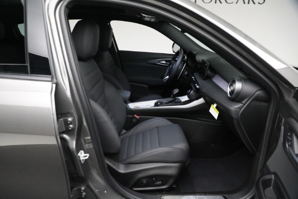 New 2024 Alfa Romeo Tonale Veloce for sale Sold at Bentley Greenwich in Greenwich CT 06830 27
