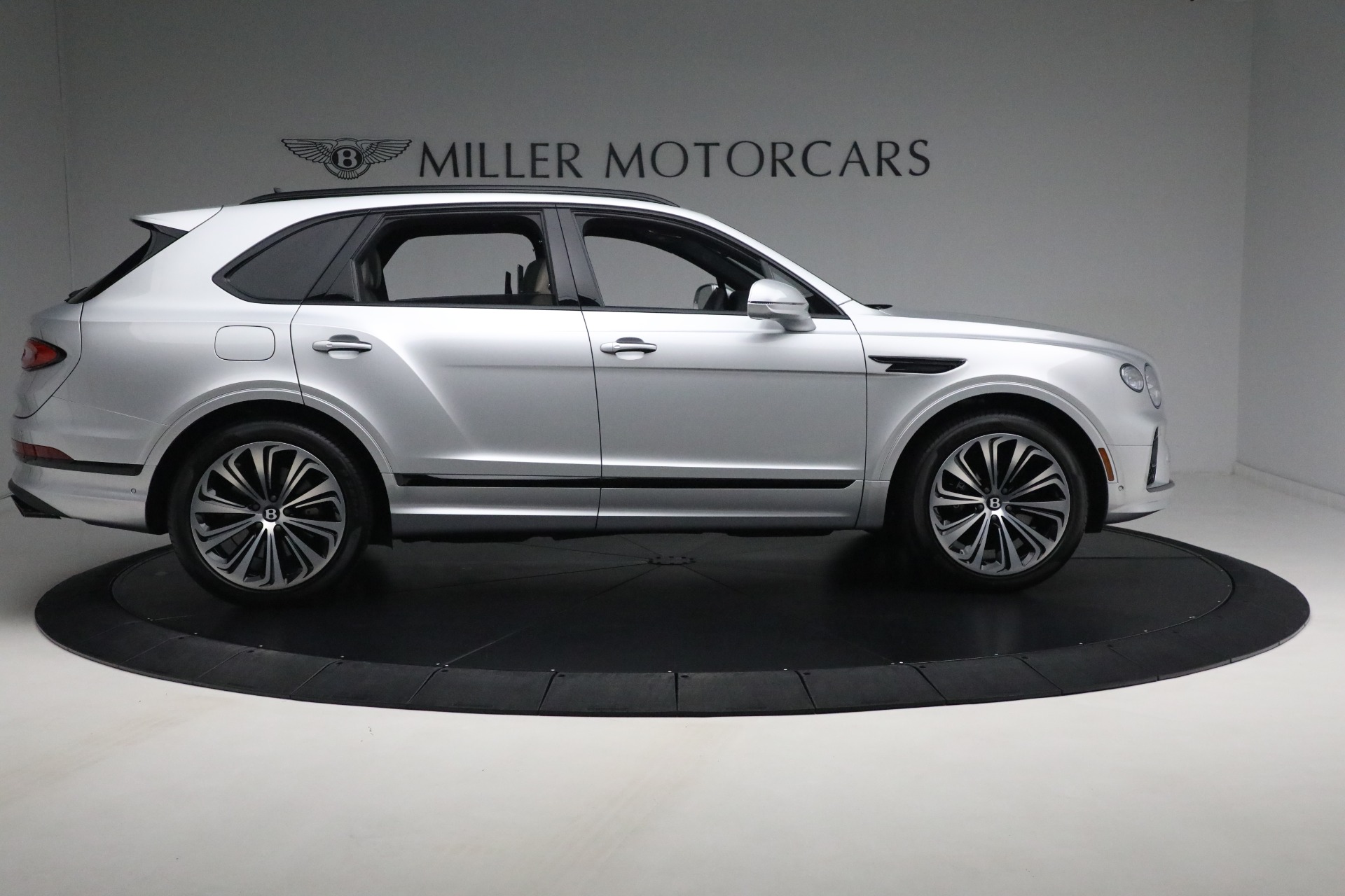 Bentley ミニカー　新品未使用　 Bentayga LF 1/64 Bentley Bentayga Diecast Toy Car Model Miniature