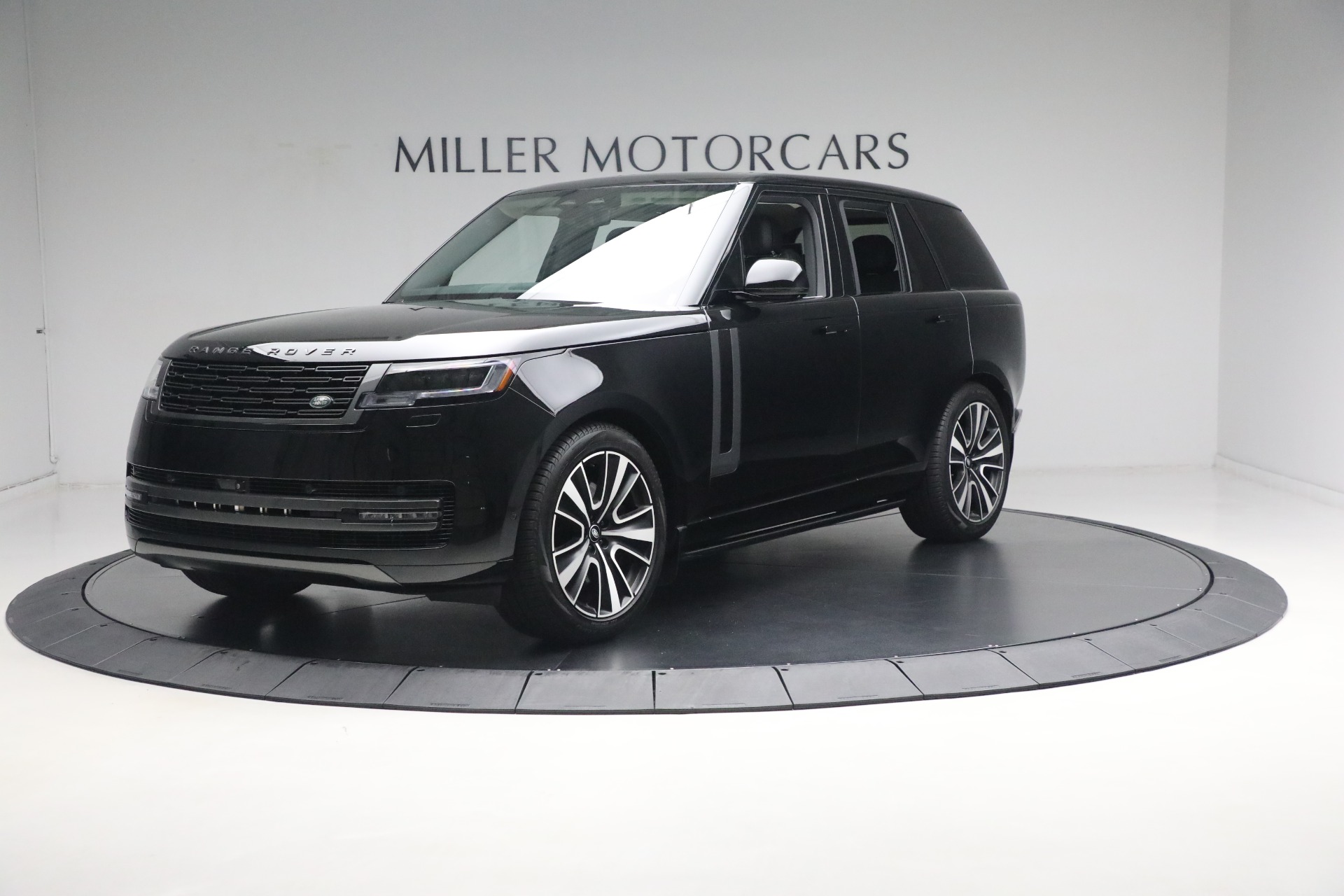Used 2024 Land Rover Range Rover P530 SE for sale Sold at Bentley Greenwich in Greenwich CT 06830 1