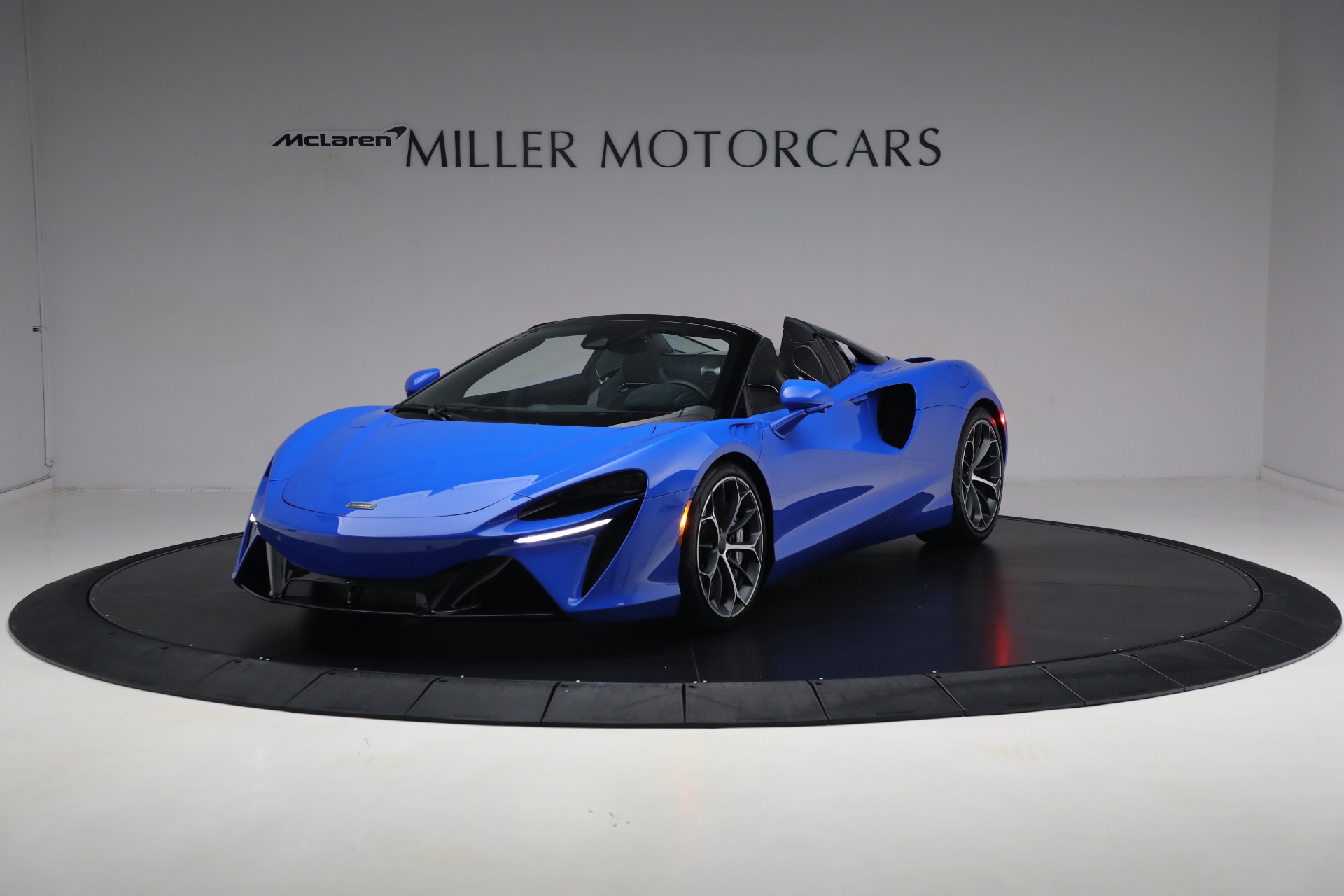 New 2025 McLaren Artura Spider Performance for sale $329,718 at Bentley Greenwich in Greenwich CT 06830 1