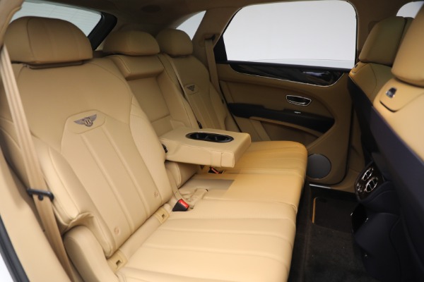 New 2024 Bentley Bentayga Hybrid for sale Sold at Bentley Greenwich in Greenwich CT 06830 25