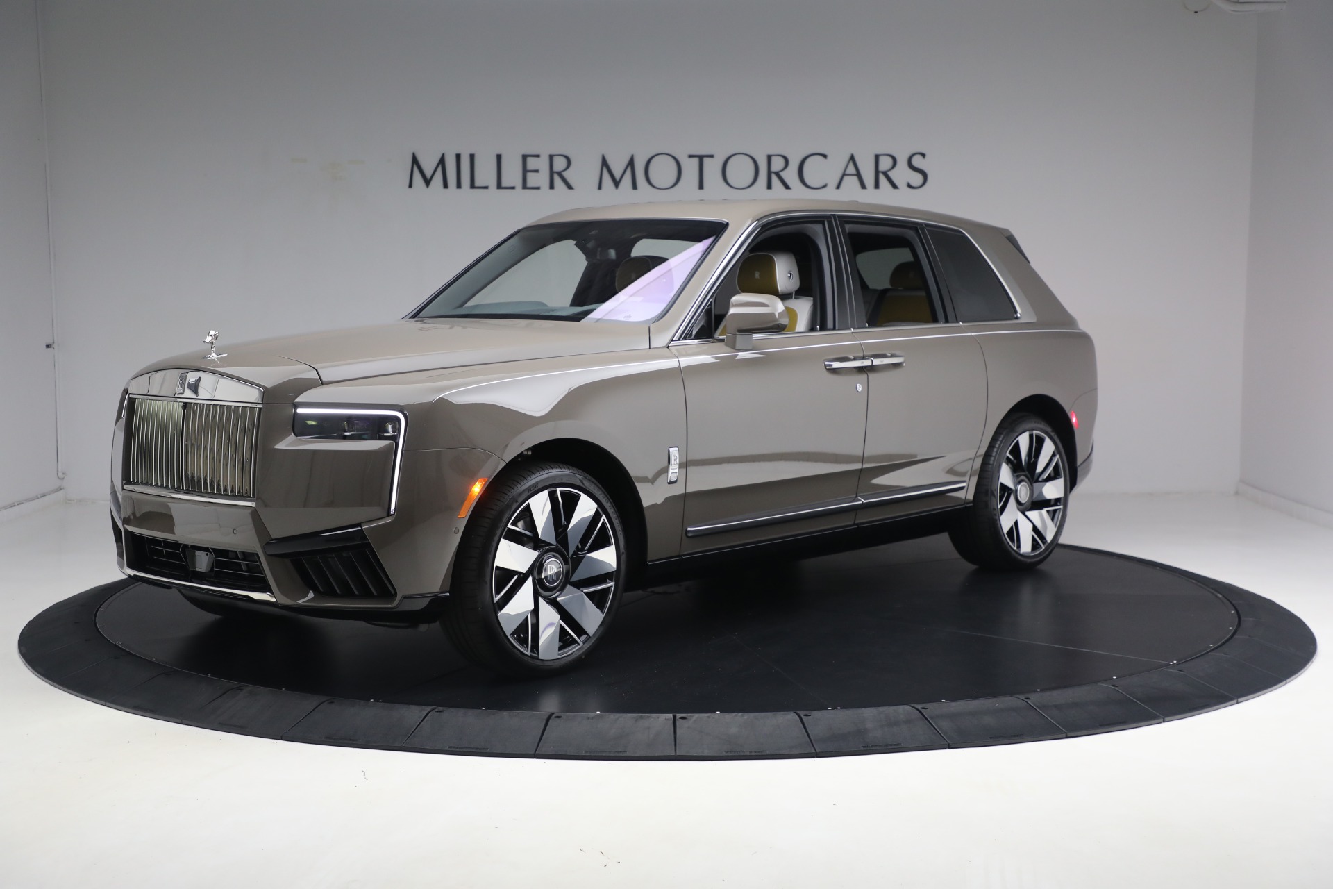 New 2025 Rolls-Royce Cullinan for sale $533,750 at Bentley Greenwich in Greenwich CT 06830 1