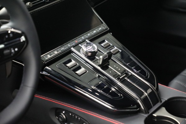 New 2025 Aston Martin Vantage for sale $235,300 at Bentley Greenwich in Greenwich CT 06830 19