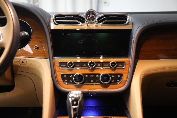 Used 2021 Bentley Bentayga V8 for sale Sold at Bentley Greenwich in Greenwich CT 06830 25