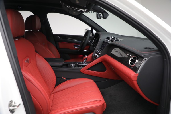 New 2025 Bentley Bentayga V8 for sale $267,820 at Bentley Greenwich in Greenwich CT 06830 21