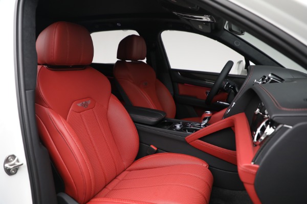 New 2025 Bentley Bentayga V8 for sale $267,820 at Bentley Greenwich in Greenwich CT 06830 22