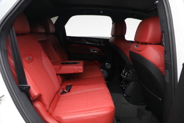 New 2025 Bentley Bentayga V8 for sale $267,820 at Bentley Greenwich in Greenwich CT 06830 24